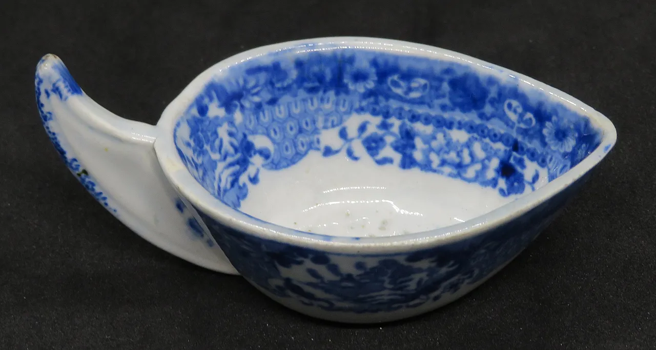 Imbarcazione inglese in perle blu e bianche con stampa, '800 1