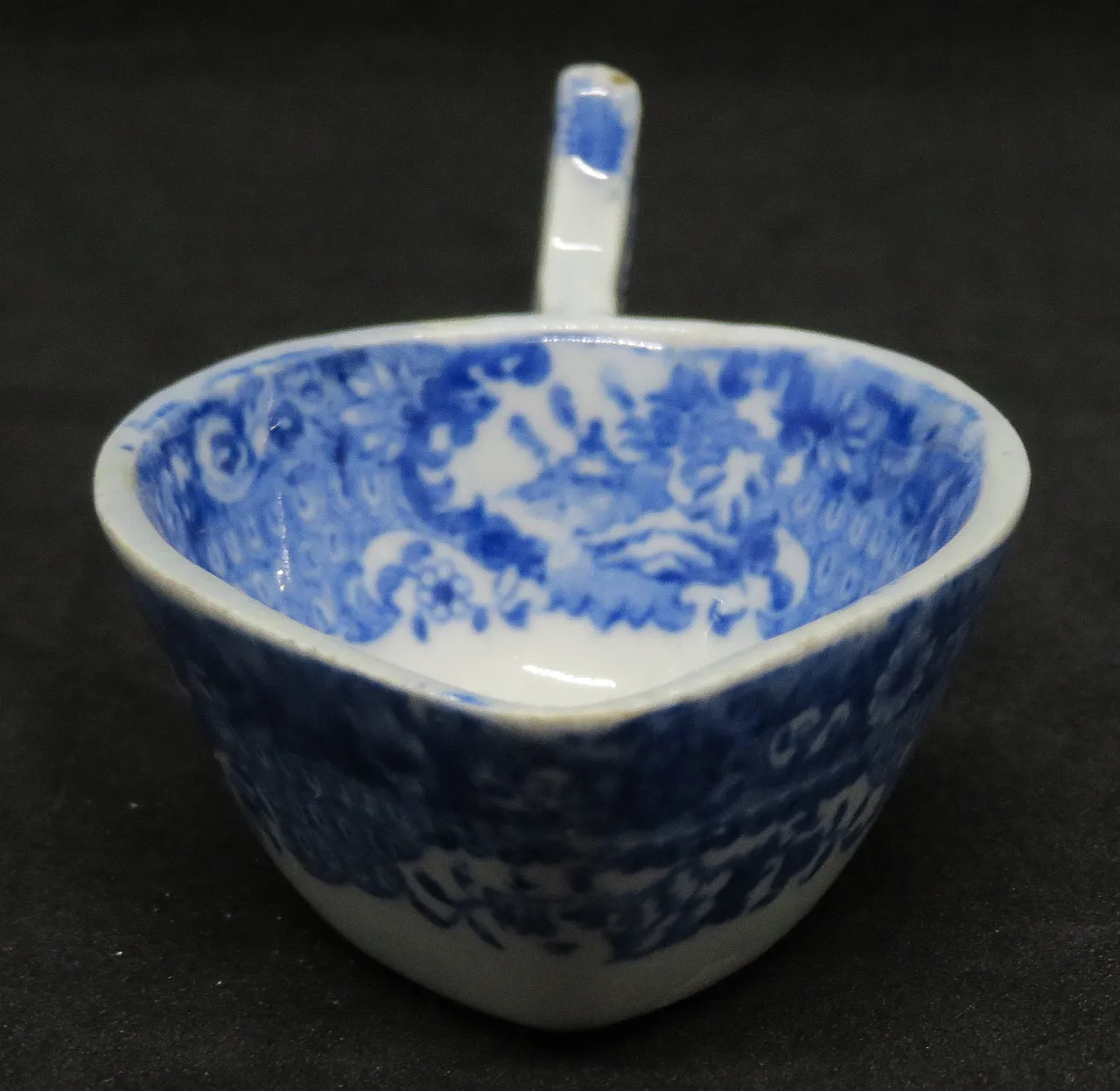 Imbarcazione inglese in perle blu e bianche con stampa, '800 4