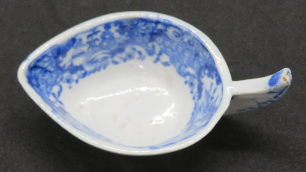 Imbarcazione inglese in perle blu e bianche con stampa, '800 6