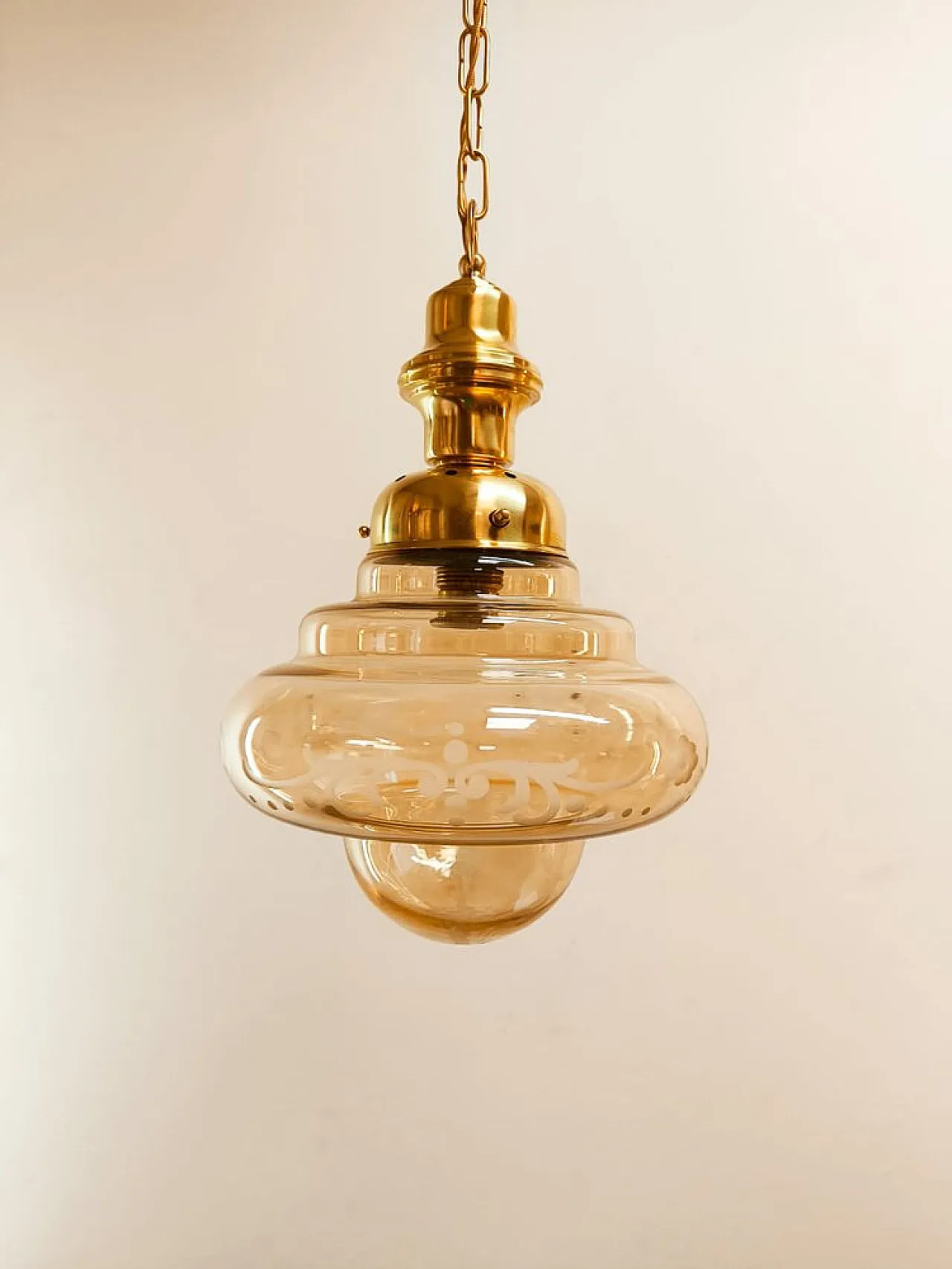 Lanterna in ottone e vetro ambrato, anni '50 1