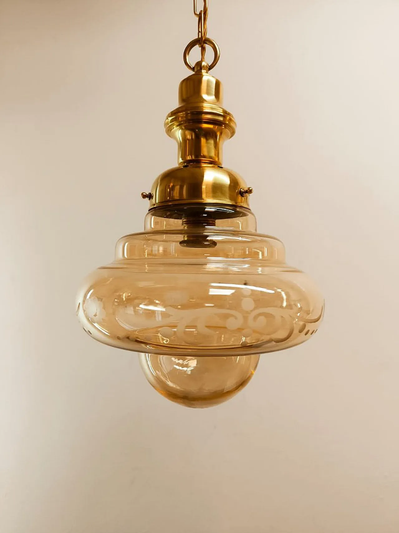 Lanterna in ottone e vetro ambrato, anni '50 3