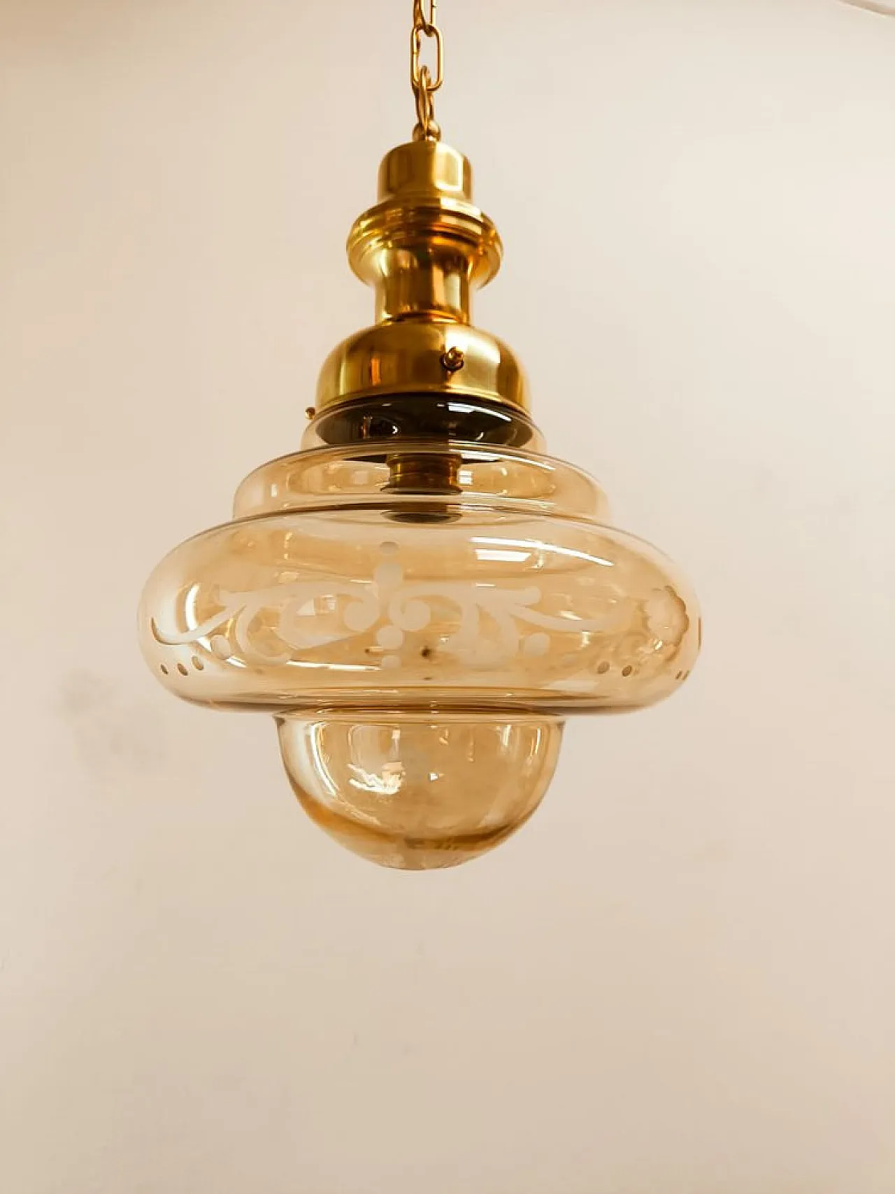 Lanterna in ottone e vetro ambrato, anni '50 7