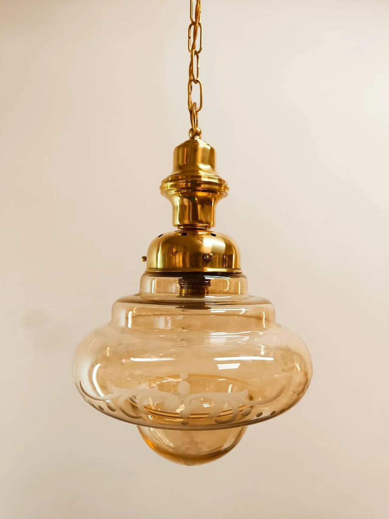 Lanterna in ottone e vetro ambrato, anni '50 8