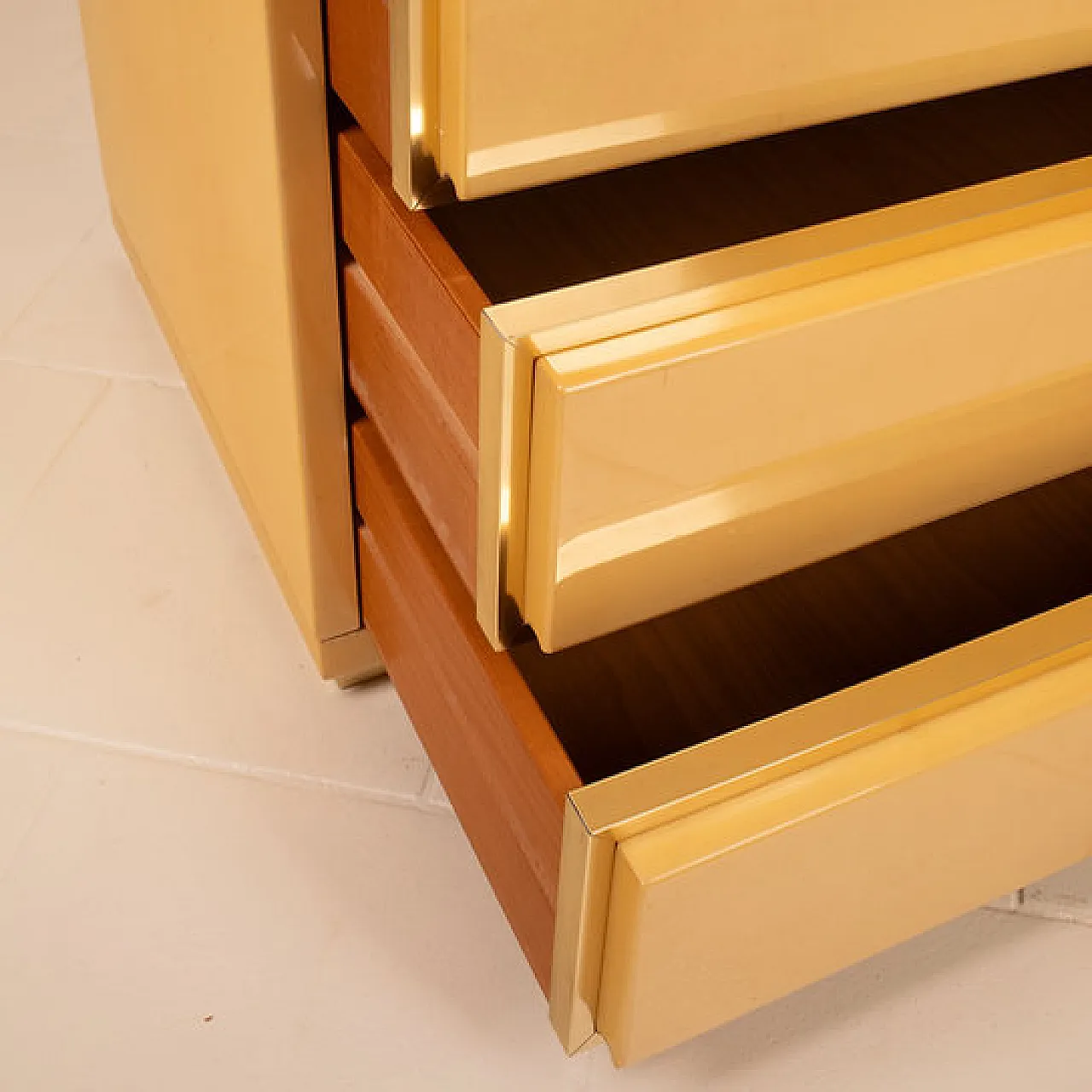 Cassettiera in pergamena di Aldo Tura per Tura Milano, anni '60 6