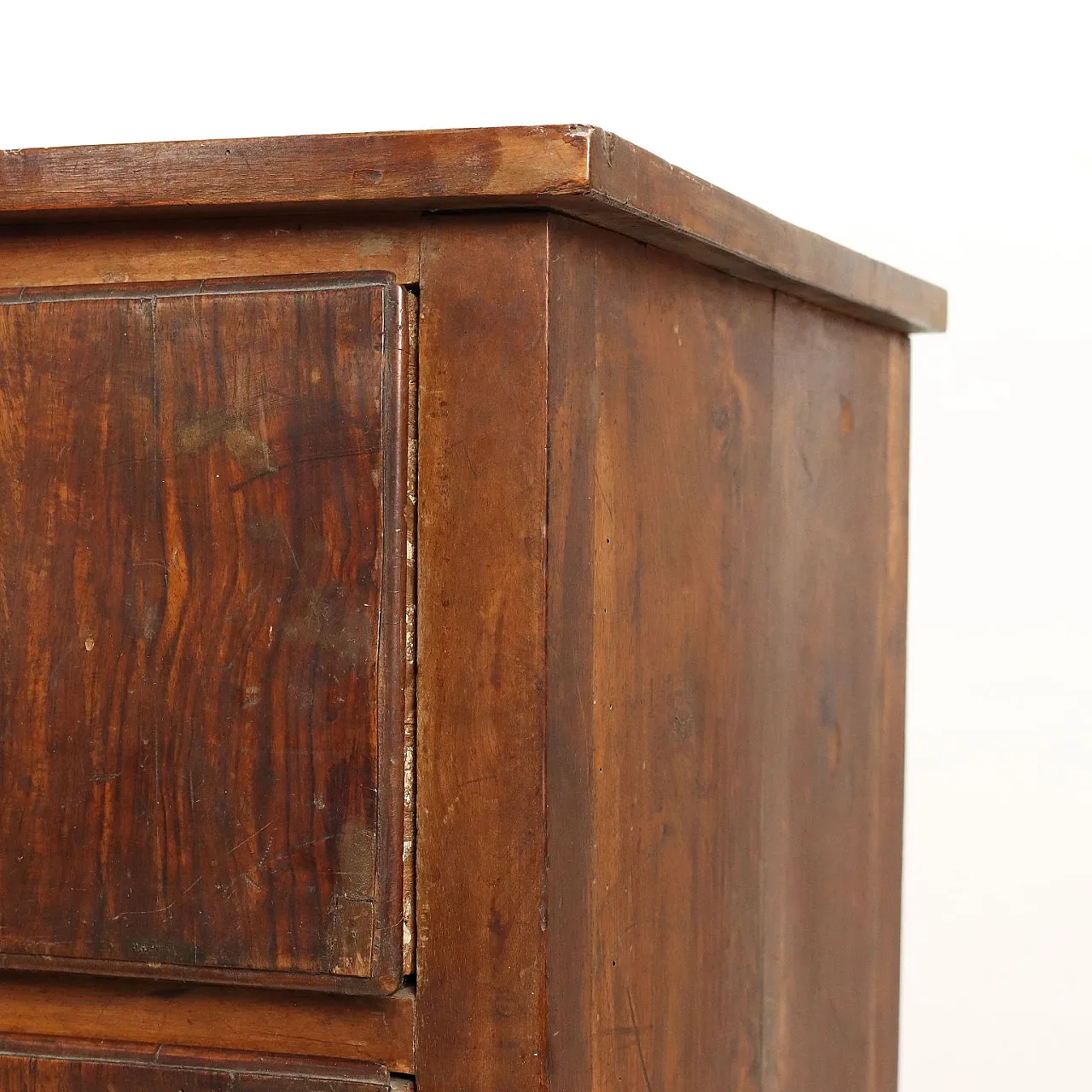 Walnut dresser with 2 drawers and truncated pyramid legs, 18th century 3