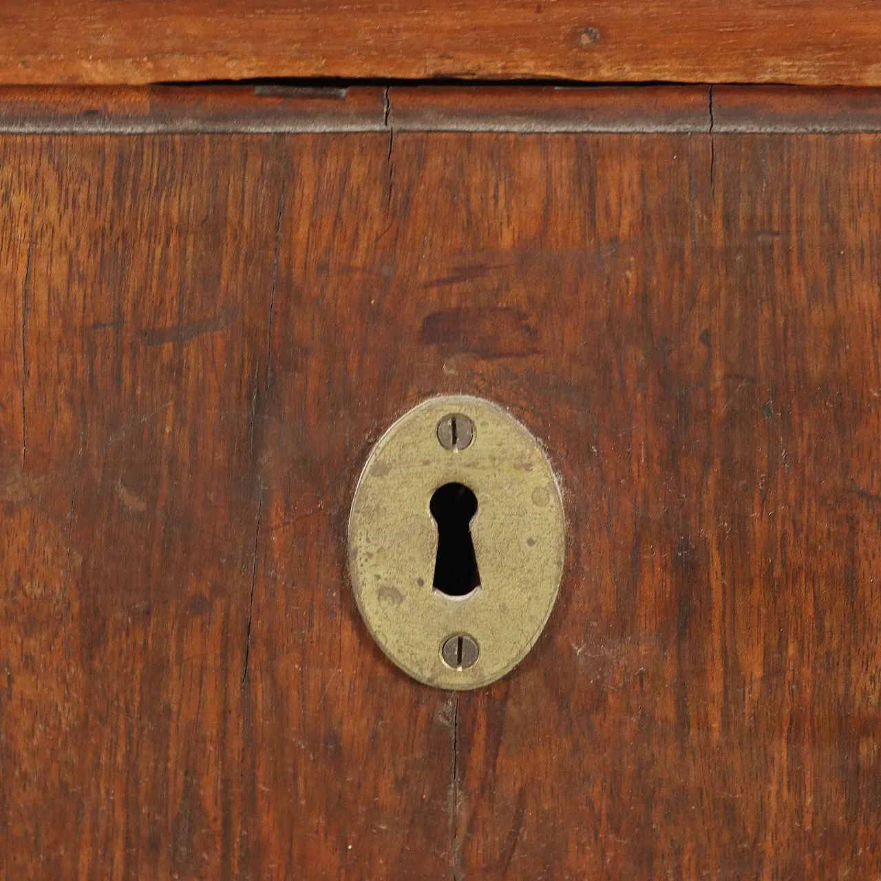 Walnut dresser with 2 drawers and truncated pyramid legs, 18th century 6
