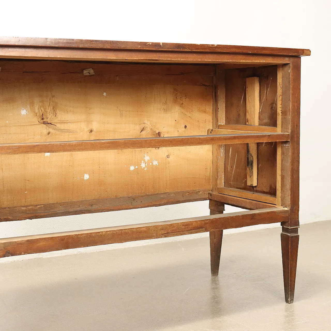Walnut dresser with 2 drawers and truncated pyramid legs, 18th century 10