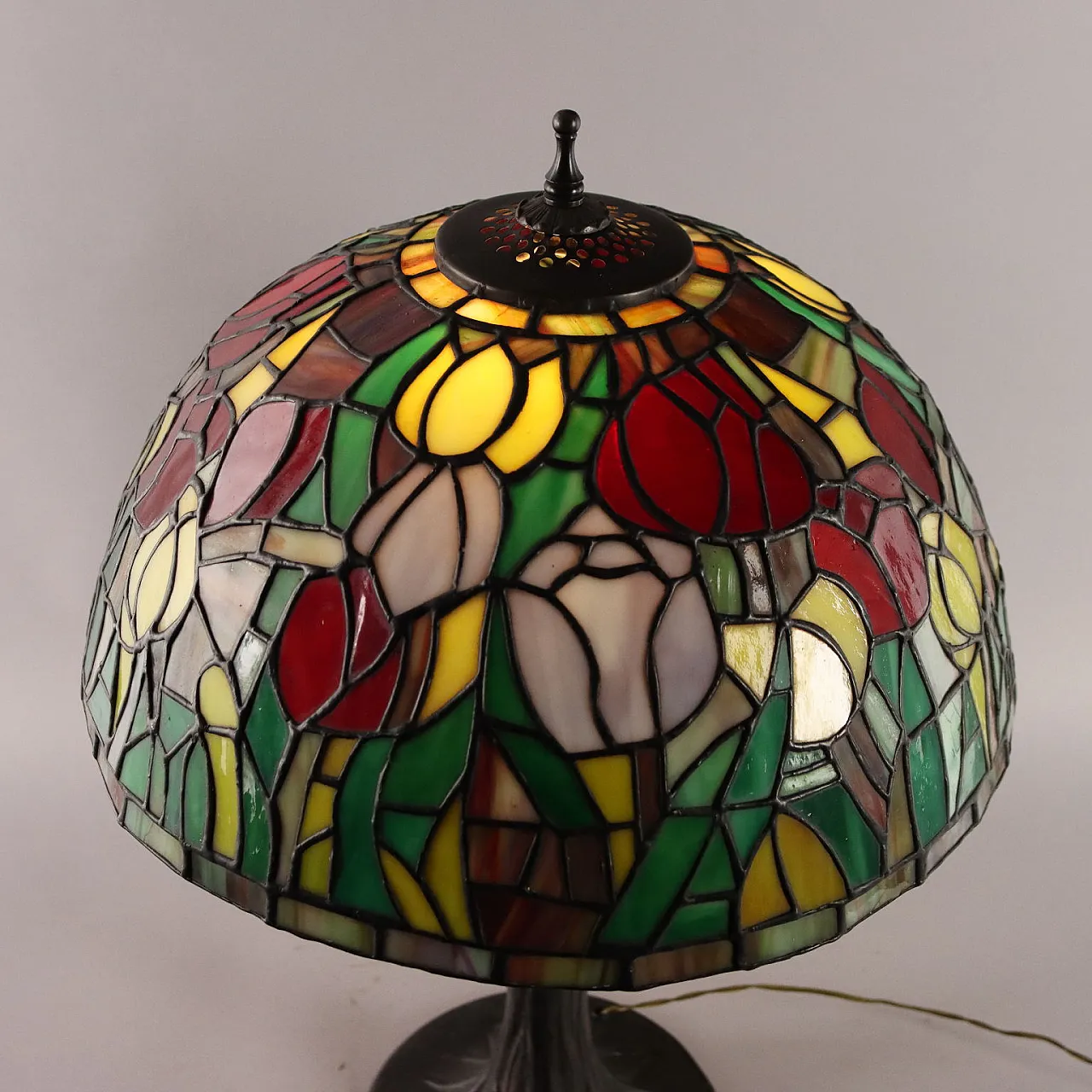 Tiffany style table lamp bronze and glass, 20th century 3