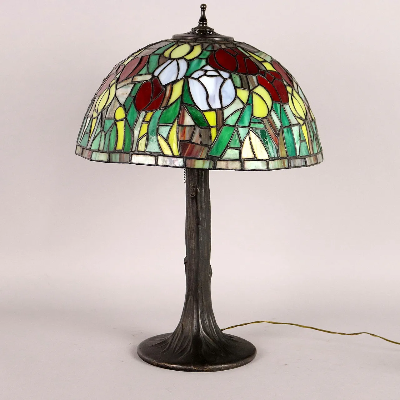 Tiffany style table lamp bronze and glass, 20th century 4