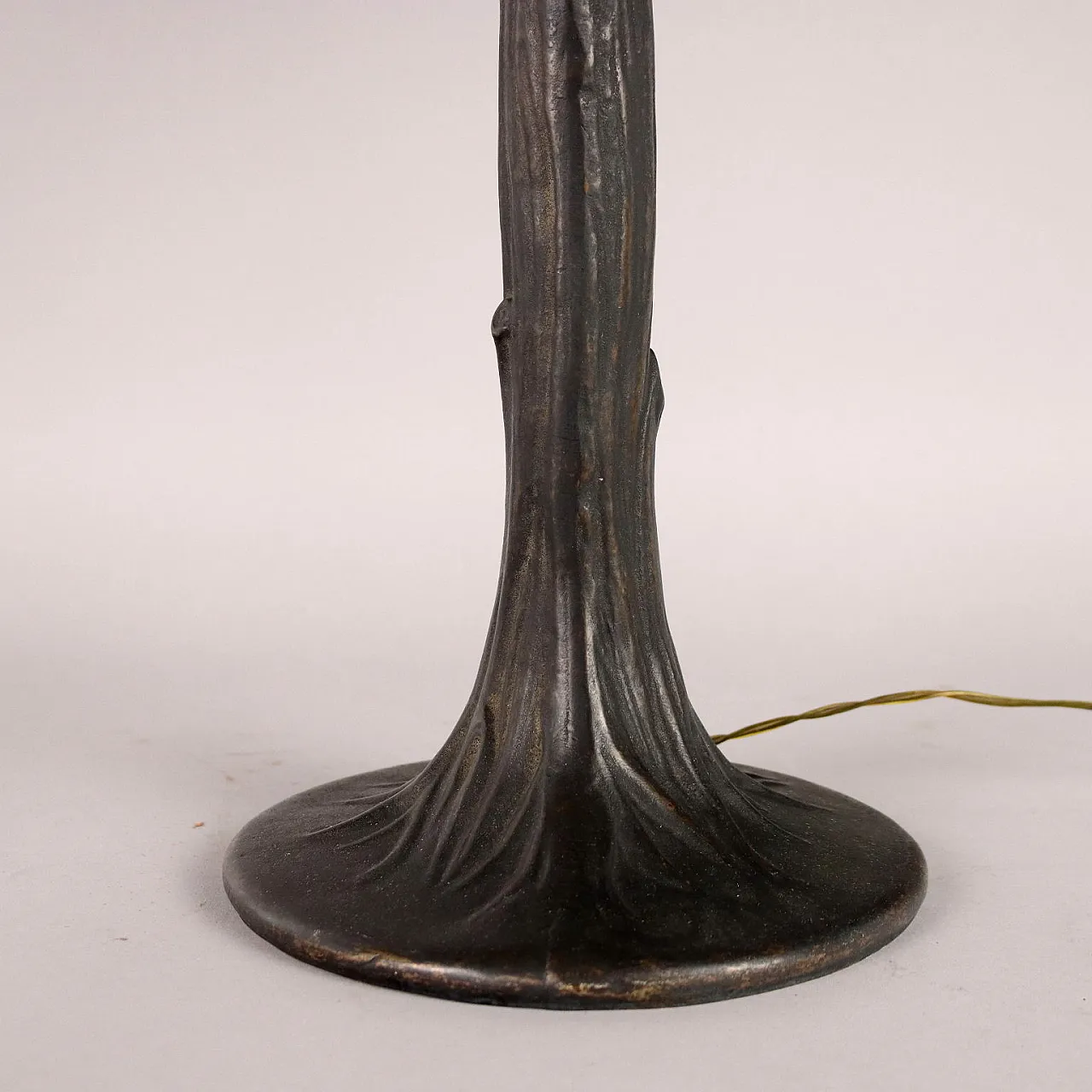 Tiffany style table lamp bronze and glass, 20th century 5