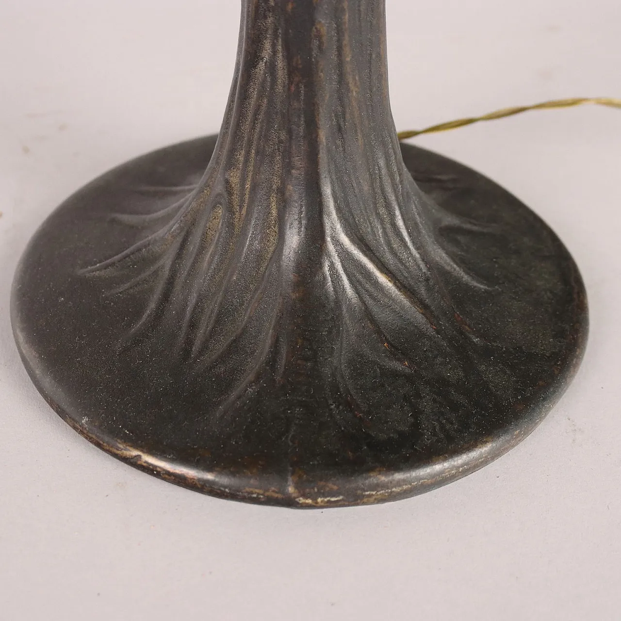 Tiffany style table lamp bronze and glass, 20th century 6