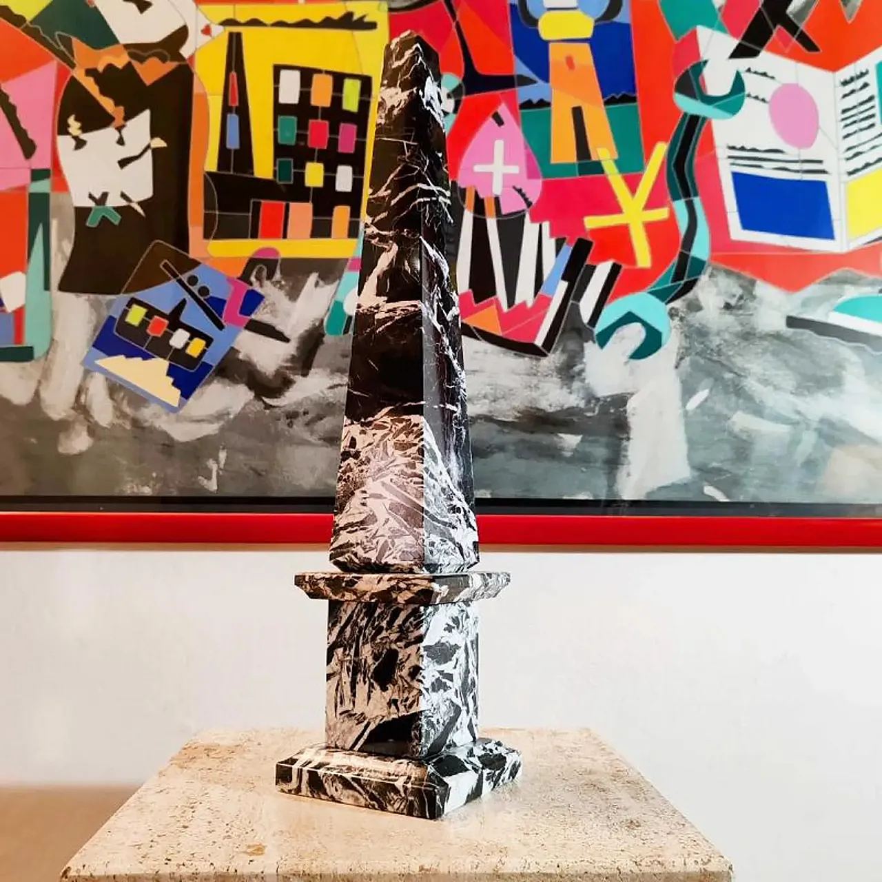 Grande obelisco in marmo nero d'Aquitania, anni '70 2