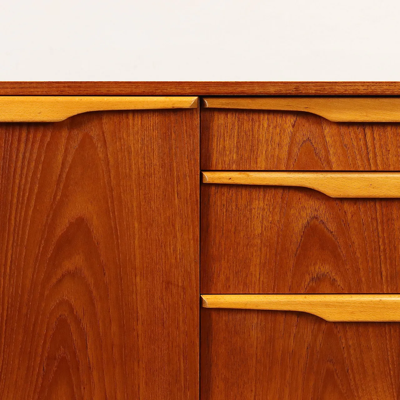 Credenza impiallacciata in teak, anni '60 8