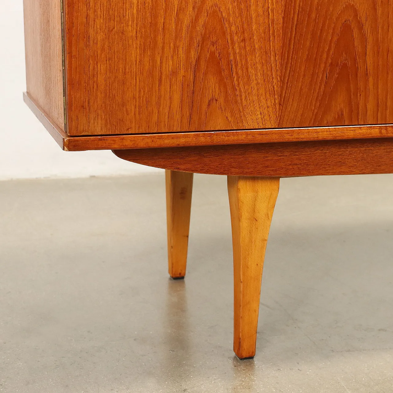 Credenza impiallacciata in teak, anni '60 9