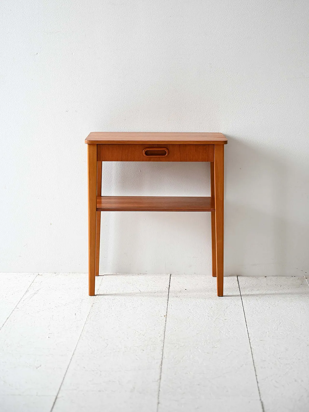 Comodino scandinavo in teak con mensola, anni '60 2