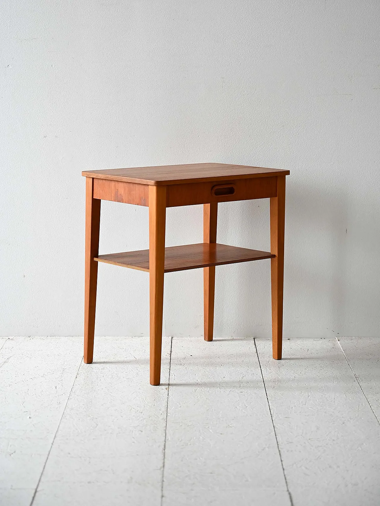 Comodino scandinavo in teak con mensola, anni '60 3