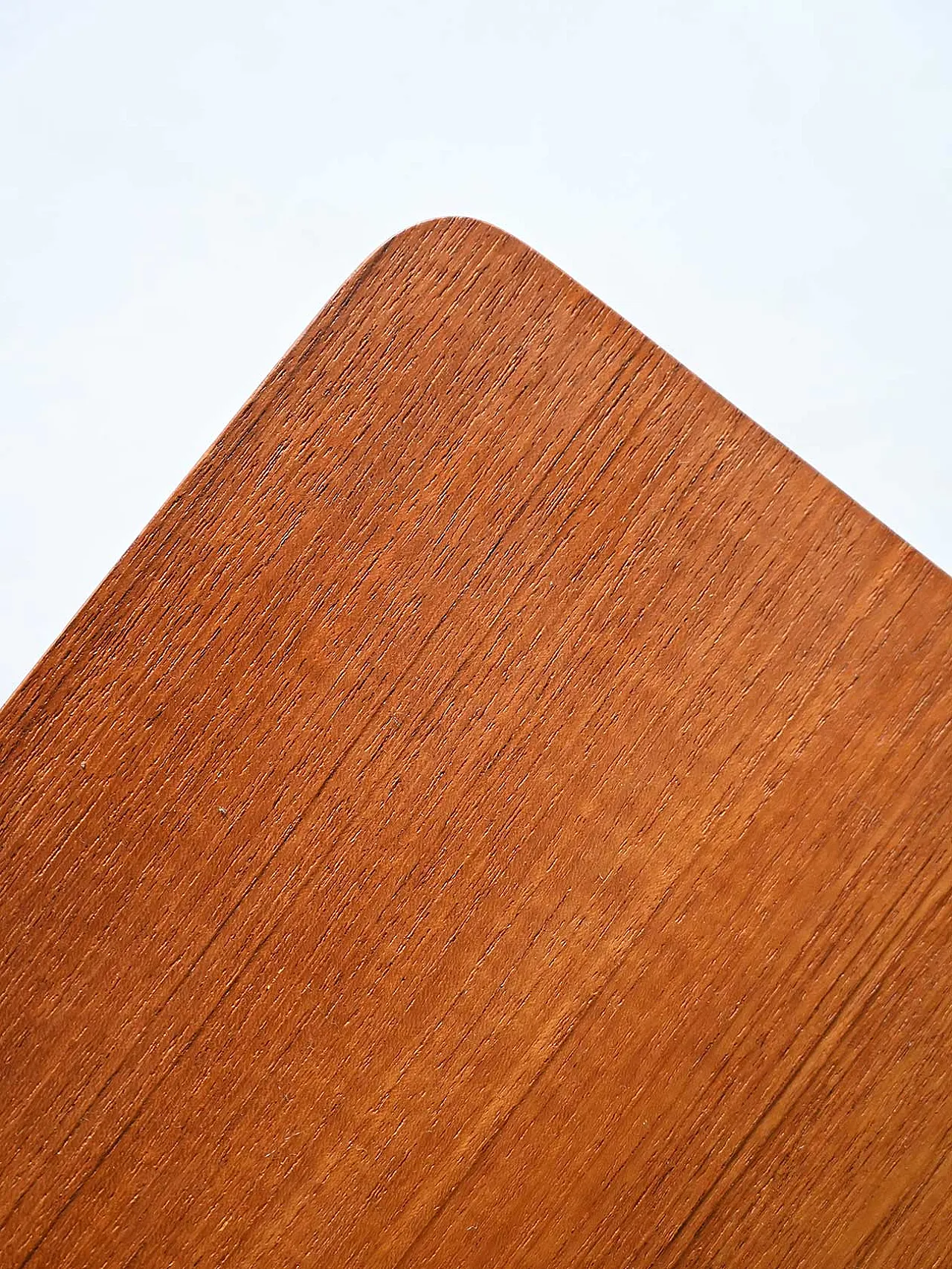 Comodino scandinavo in teak con mensola, anni '60 5