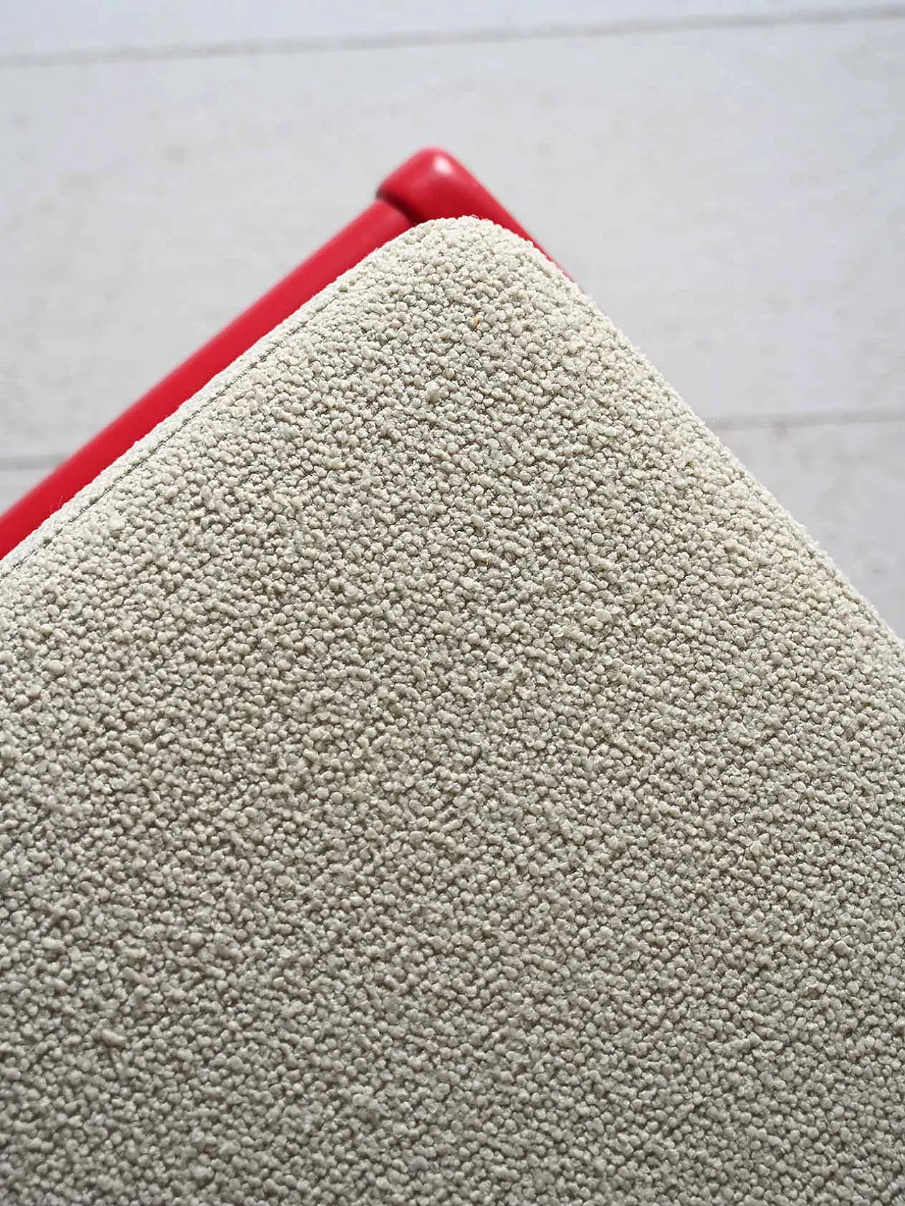 Poltrona scandinava rosso ciliegia, anni '70 4