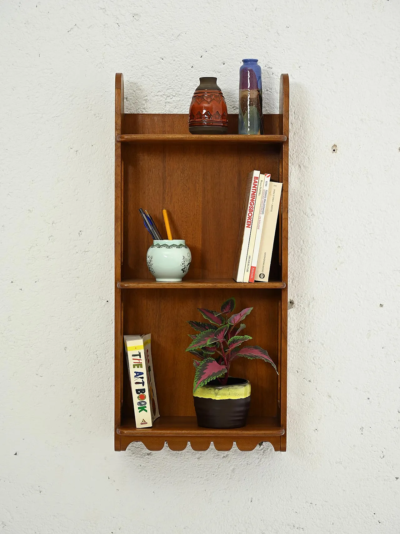 Josef Frank's wall bookcase 1