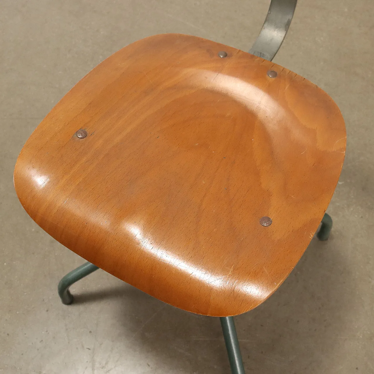 Sgabello Industriale in metallo e compensato, fine '900 6
