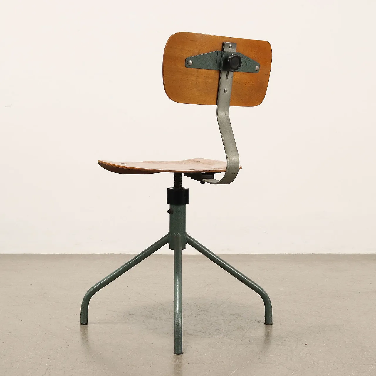 Sgabello Industriale in metallo e compensato, fine '900 7