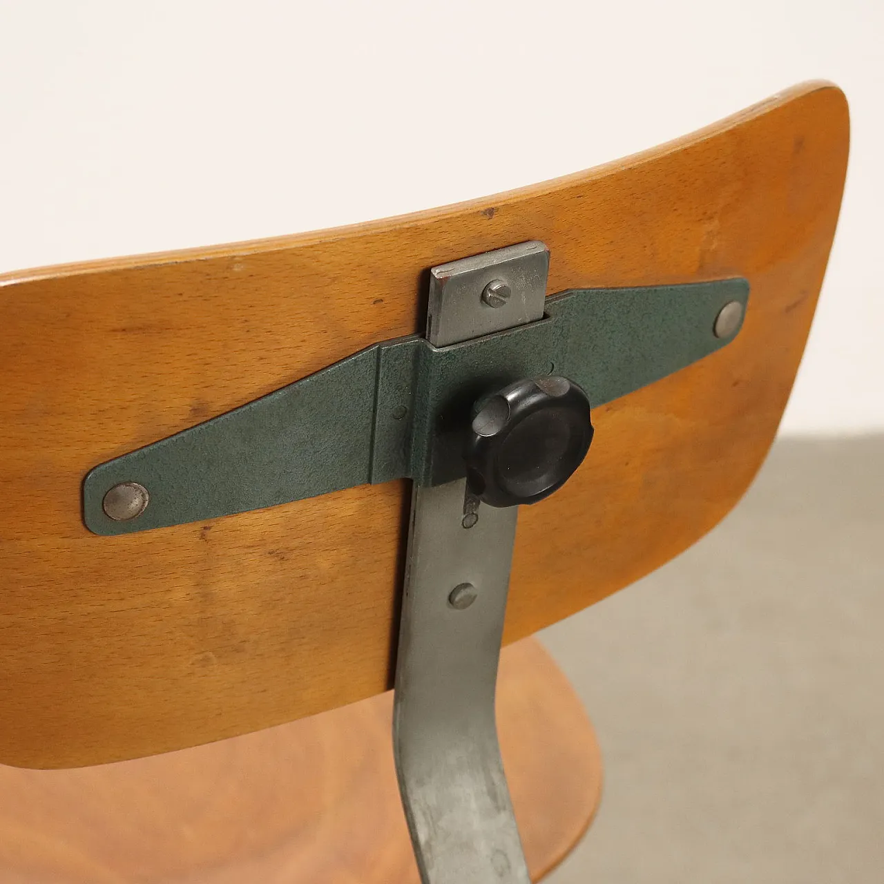 Sgabello Industriale in metallo e compensato, fine '900 8