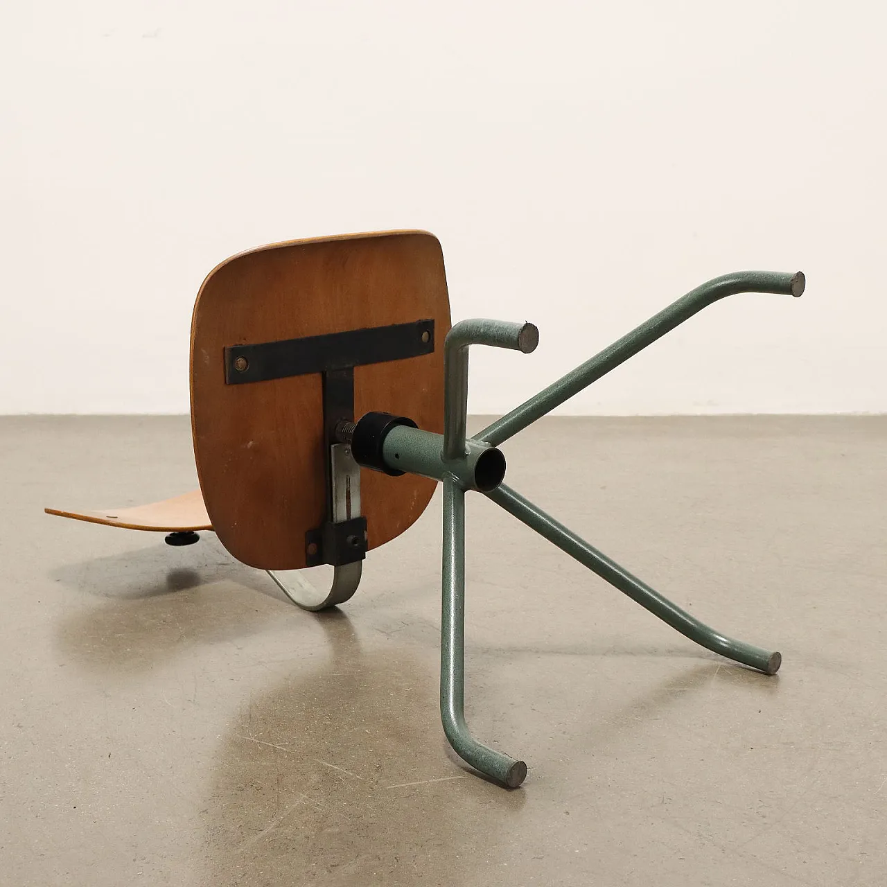 Sgabello Industriale in metallo e compensato, fine '900 9