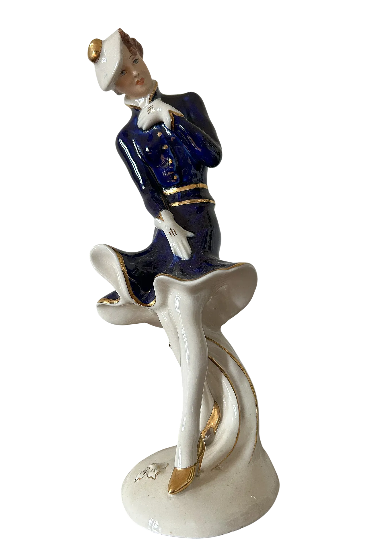 Artisan Statuina Decò depicting female figure by Royal Dux, 30s 16