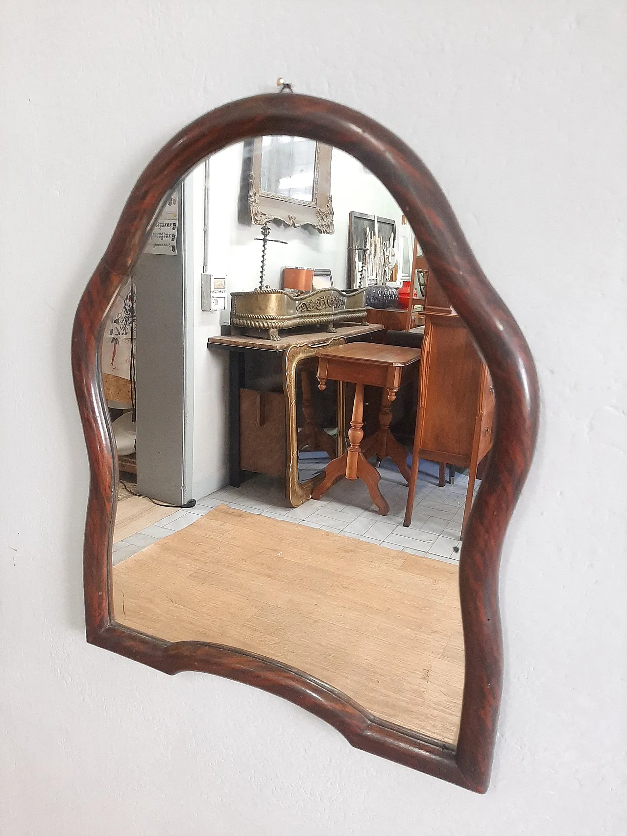 Specchiera mossa in legno laccato, anni '60 1