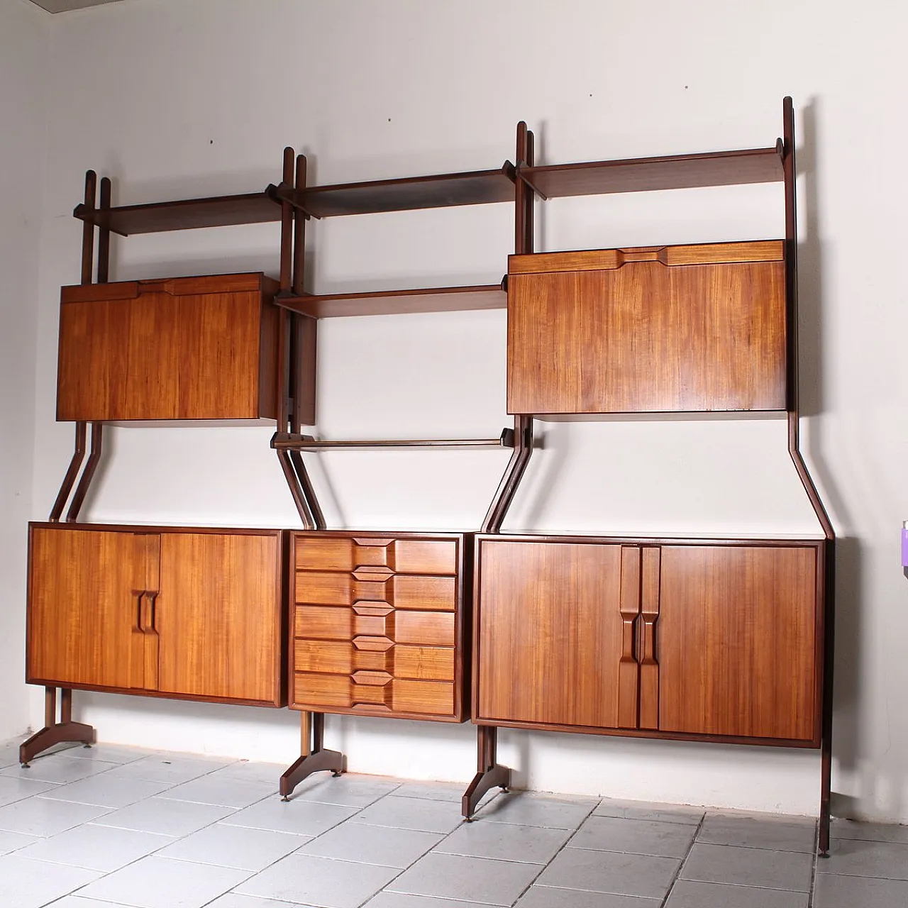 Libreria a terra in legno, Italia, anni '60 1