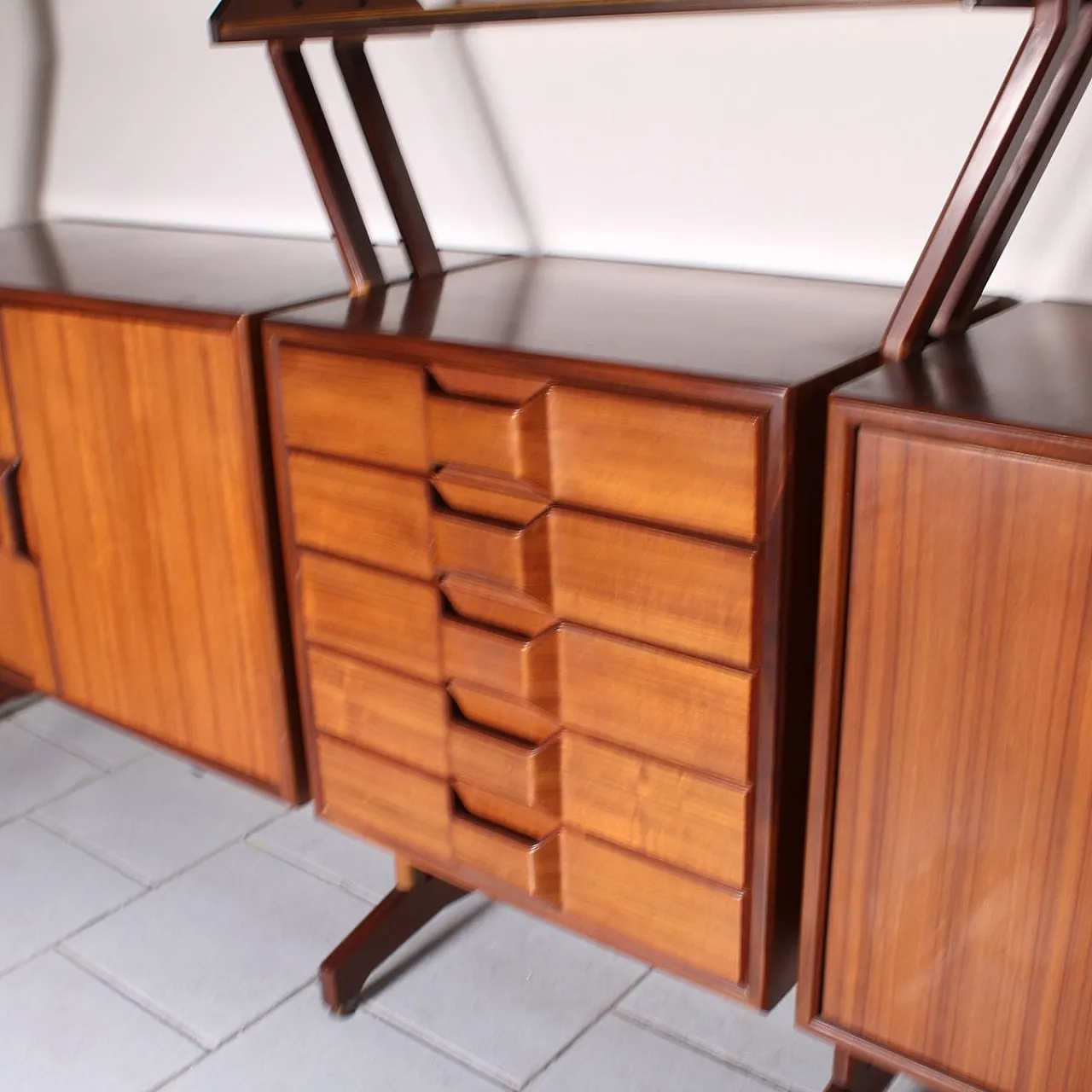Libreria a terra in legno, Italia, anni '60 3