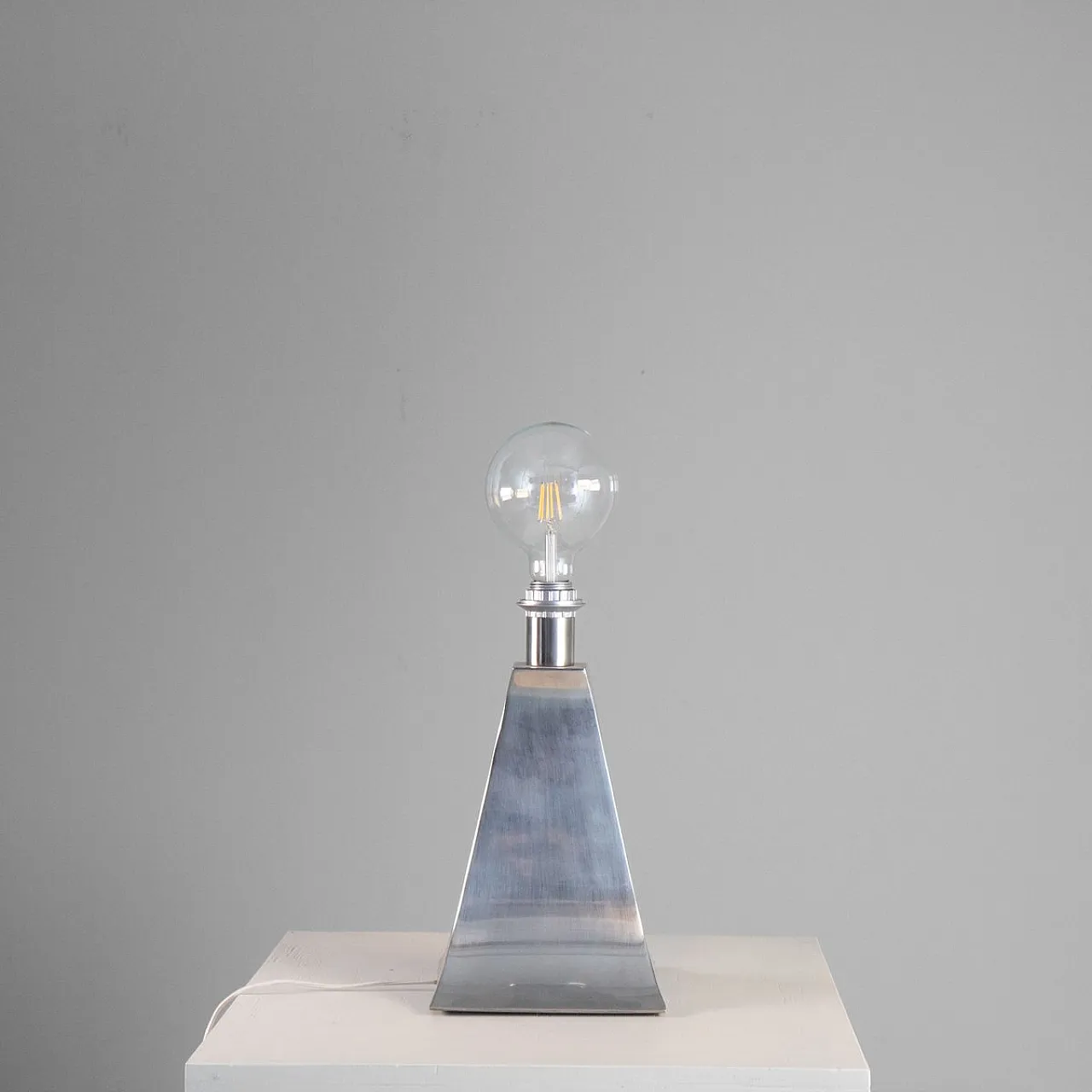 Pair of steel table lamps, 1970 9