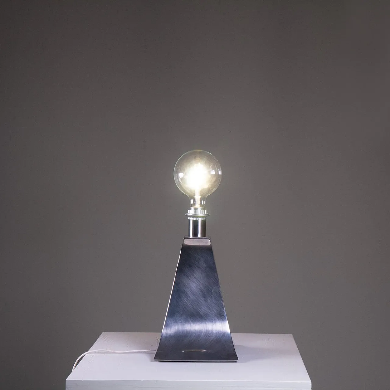 Pair of steel table lamps, 1970 10