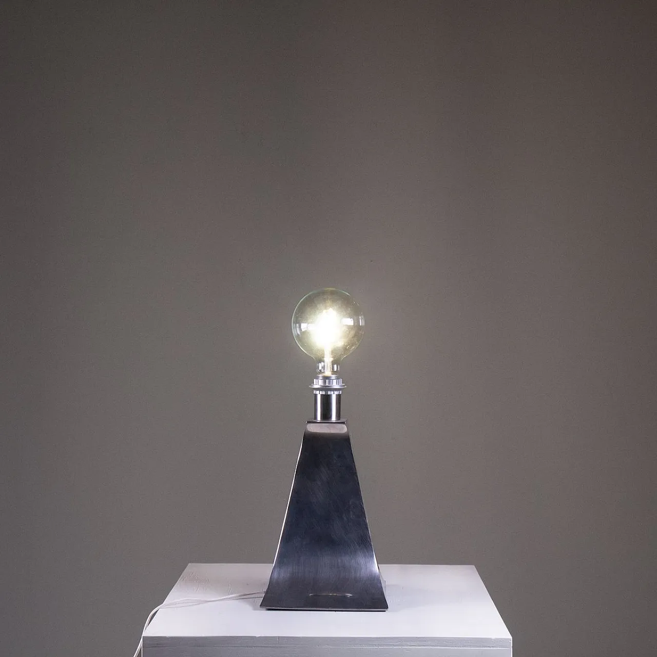 Pair of steel table lamps, 1970 16