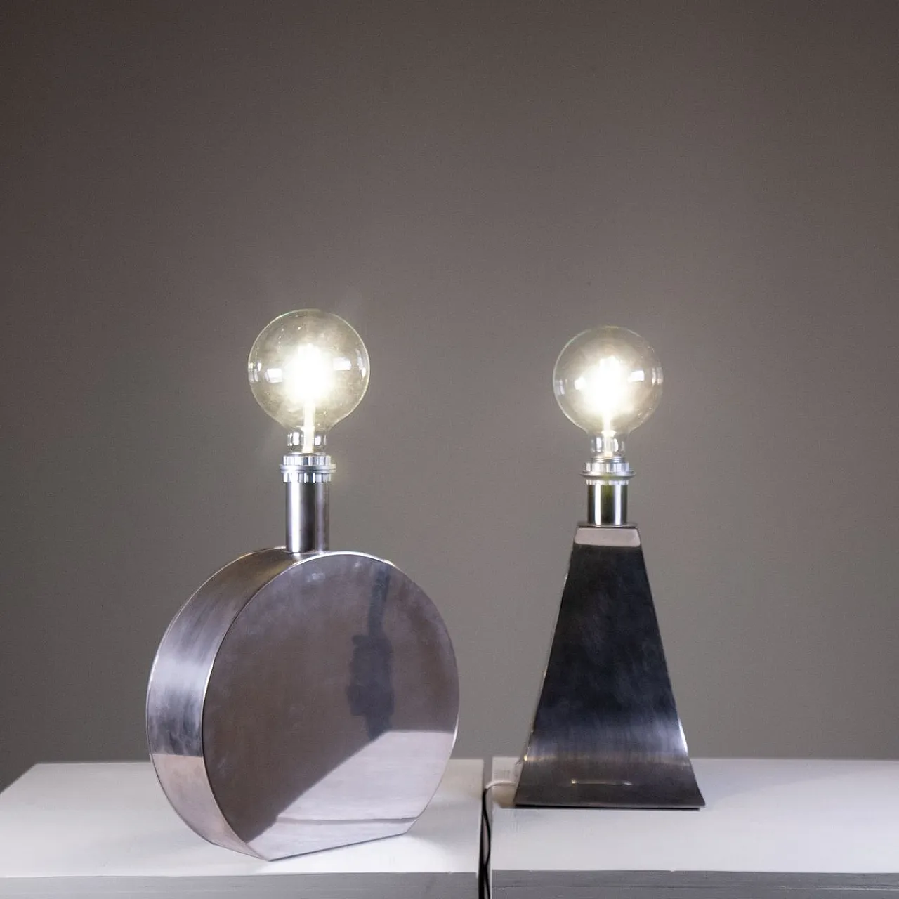 Pair of steel table lamps, 1970 17