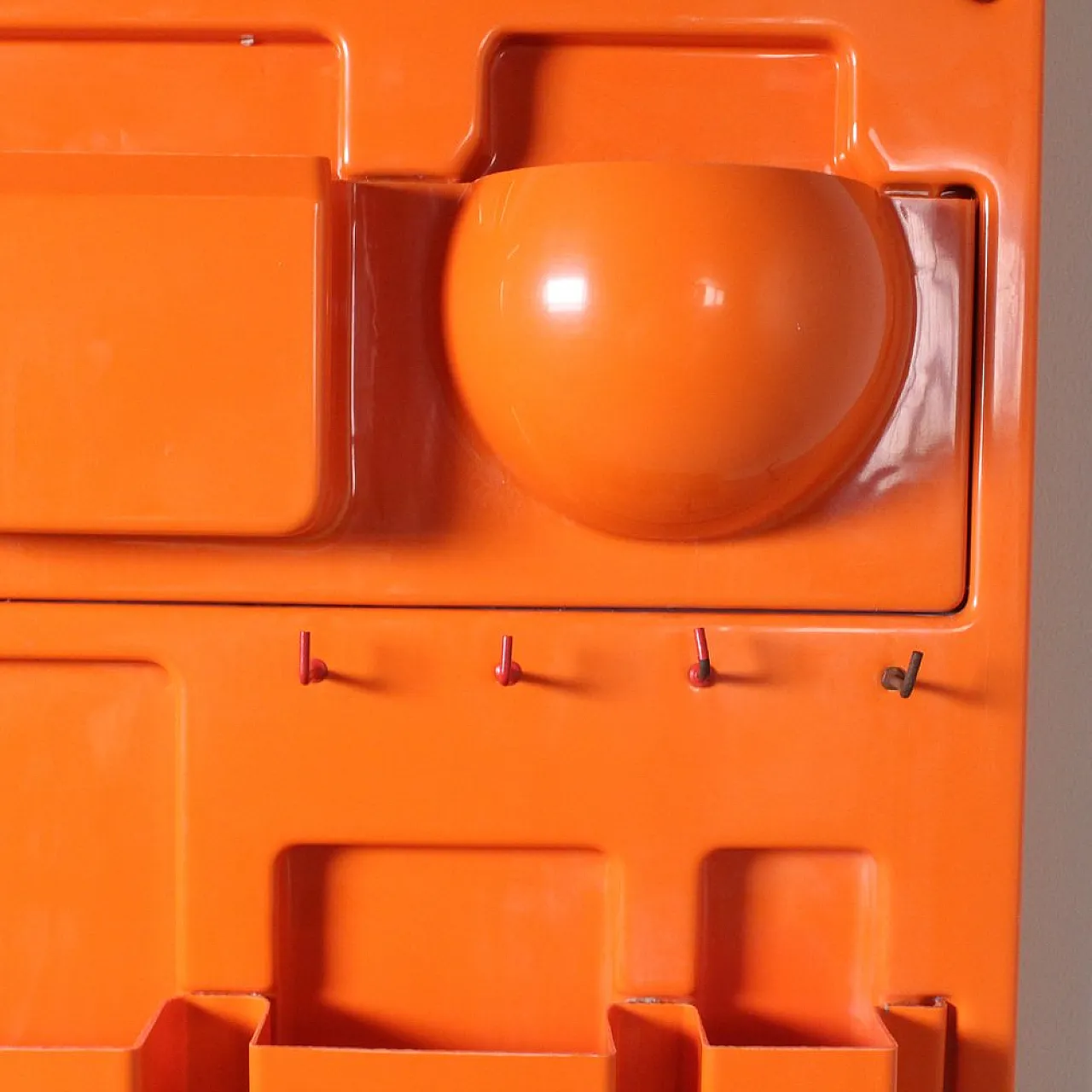 Organizer da parete in plastica arancione, anni '70 2