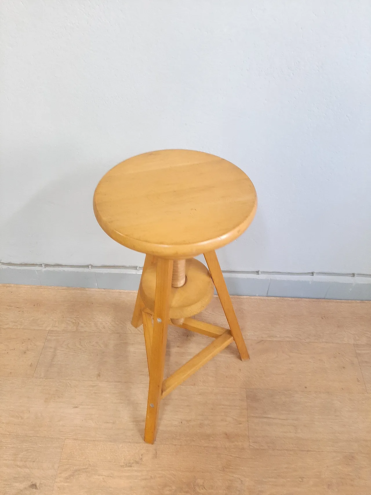 Adjustable stool in solid and robust beech wood, 20th century 2