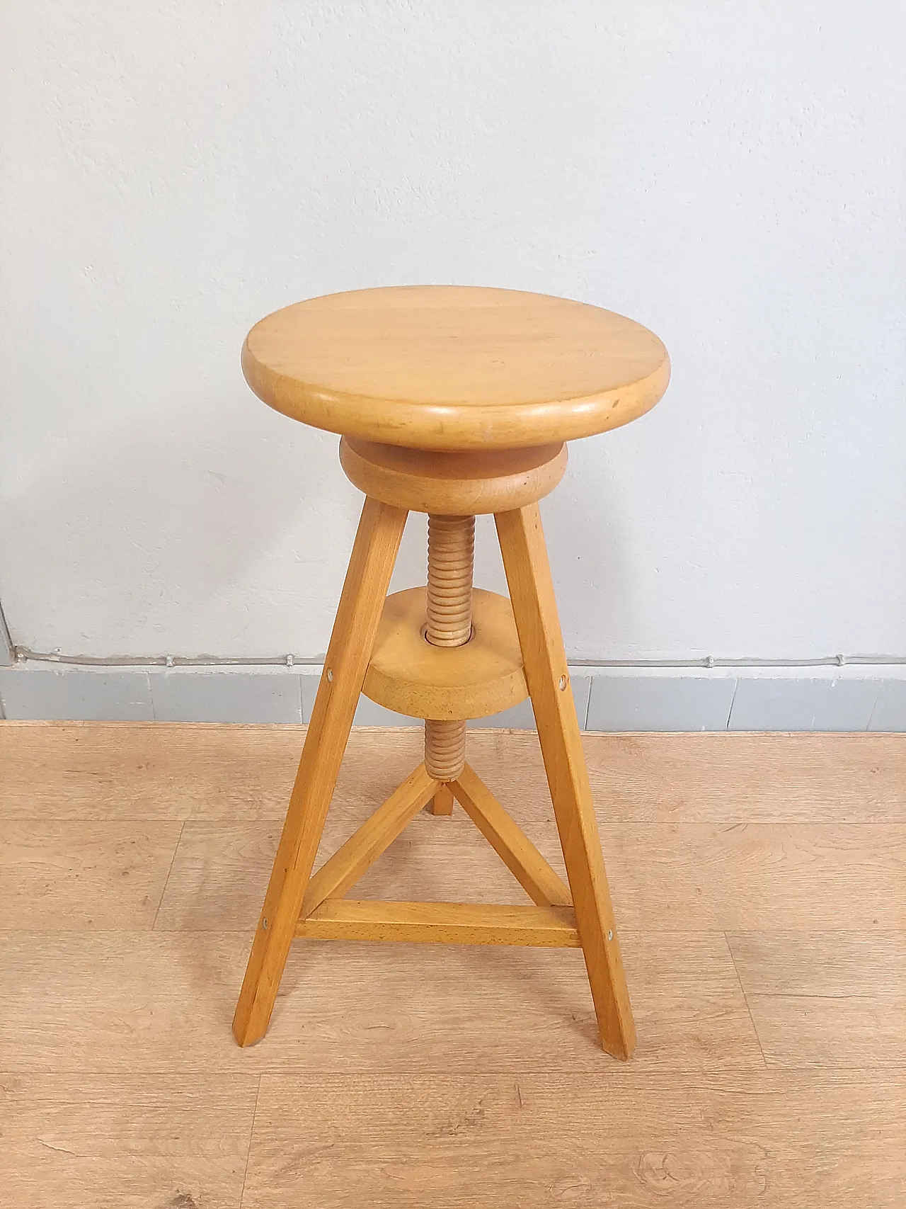 Adjustable stool in solid and robust beech wood, 20th century 3