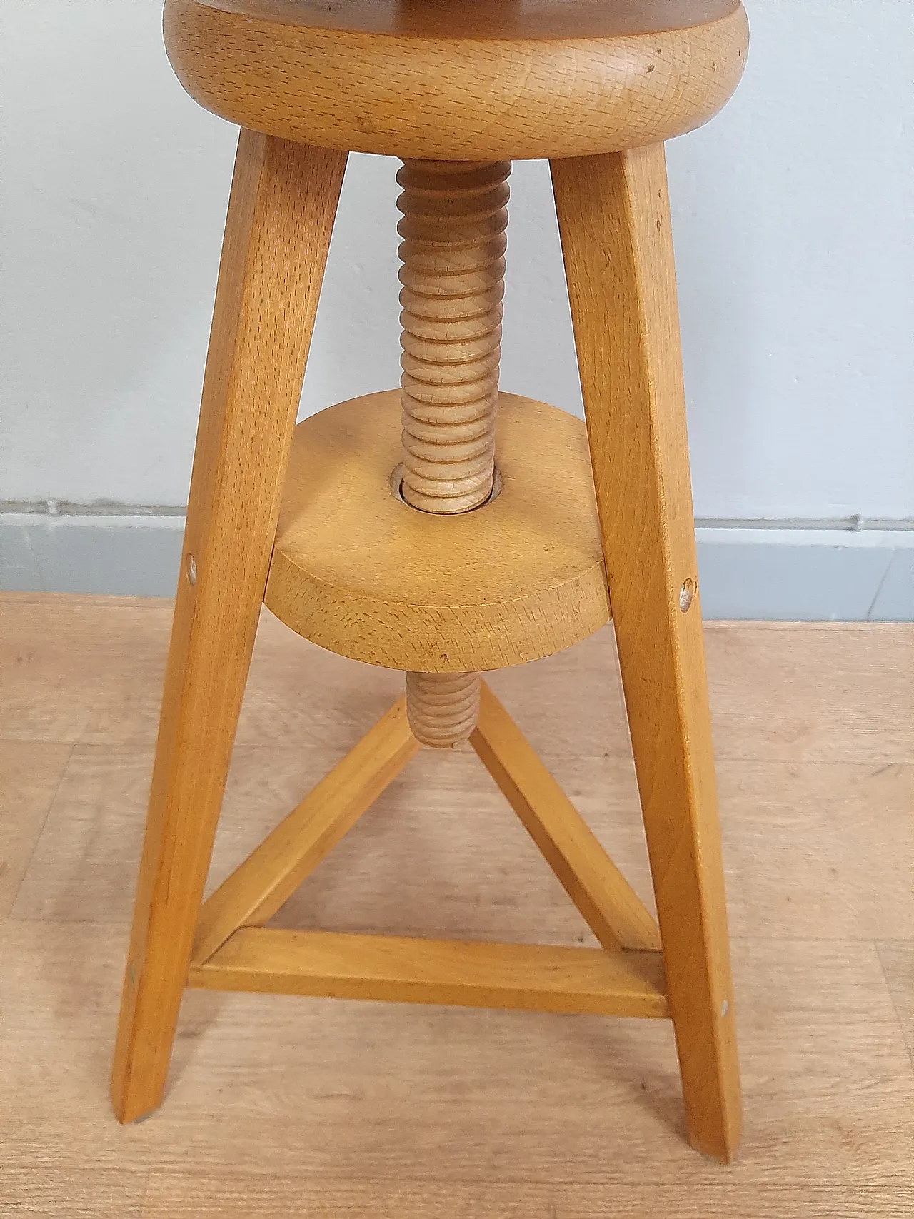 Adjustable stool in solid and robust beech wood, 20th century 5