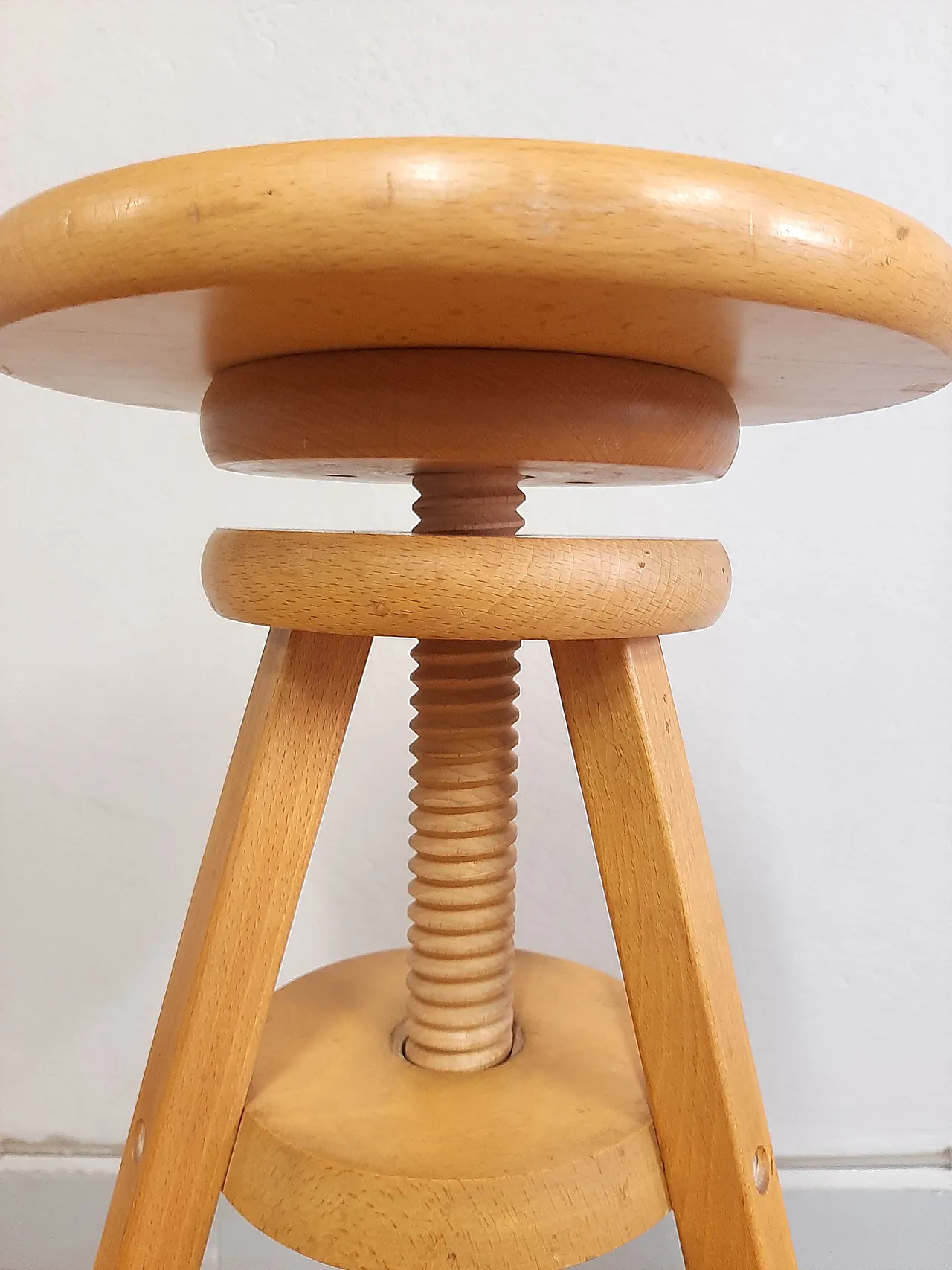 Adjustable stool in solid and robust beech wood, 20th century 6