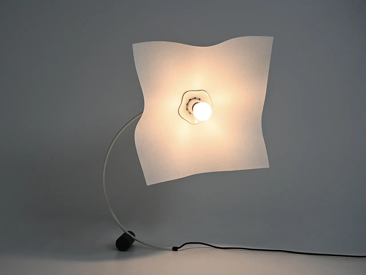 Area curvea lampada da tavolo di Mario Bellini per Artemide, anni '70 6