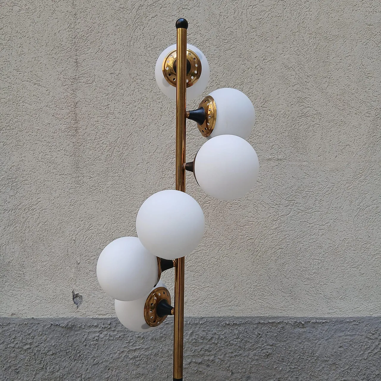 Piantana a spirale con 6 globi in vetro satinato di Stilnovo, anni '50 5