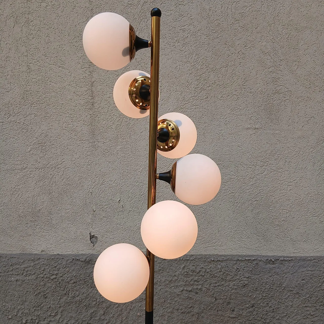 Piantana a spirale con 6 globi in vetro satinato di Stilnovo, anni '50 8