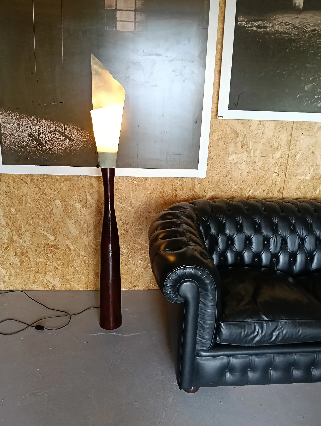 Piantana in legno tinto con paralume in pergamena, anni '70 17