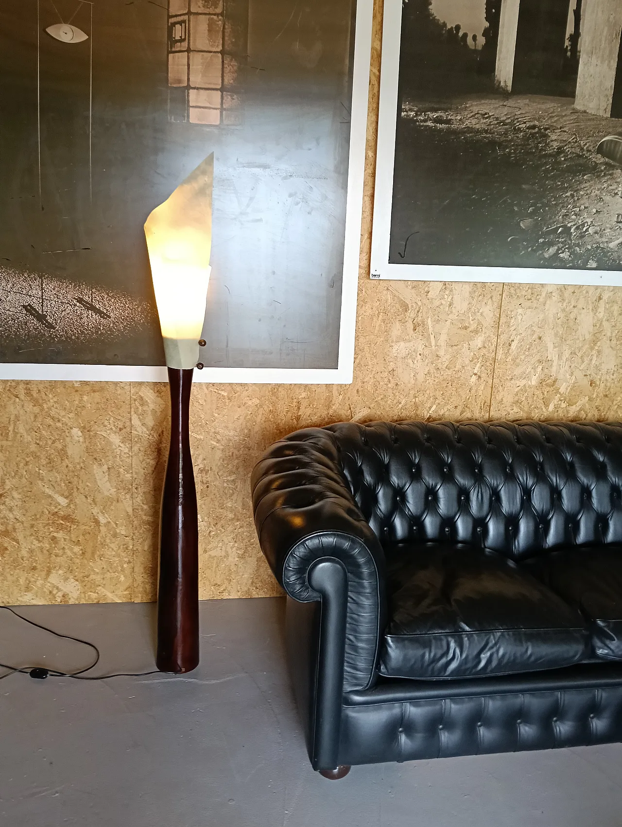 Piantana in legno tinto con paralume in pergamena, anni '70 18