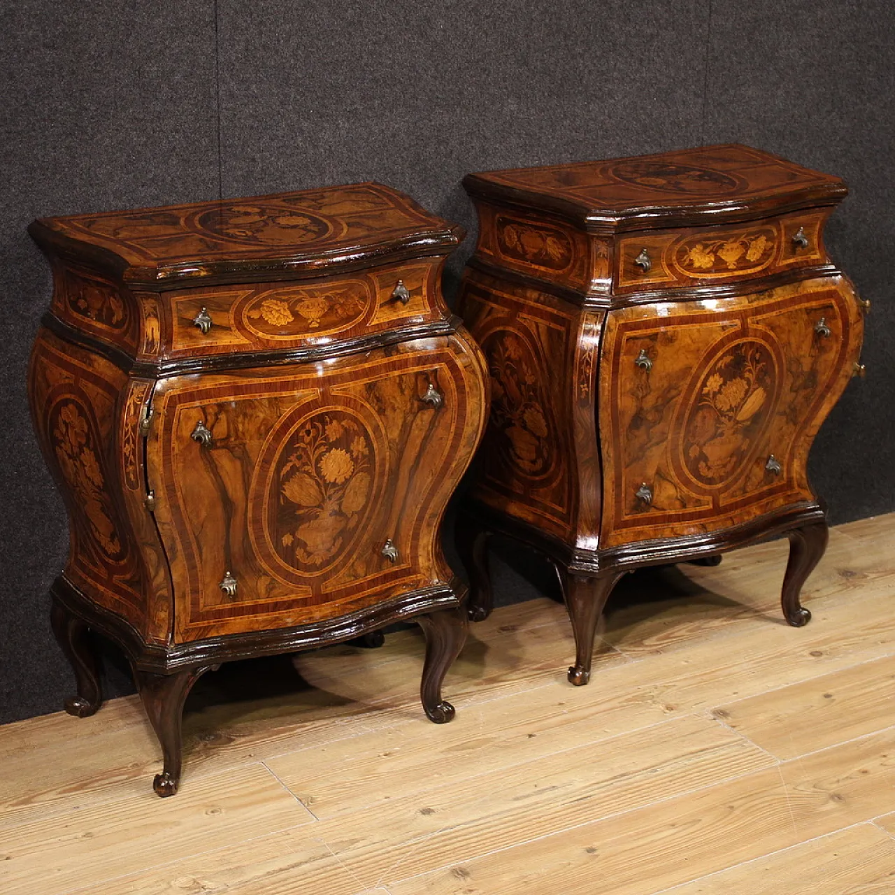 Coppia di comodini lombardi intarsiati in stile Luigi XV, '900 1