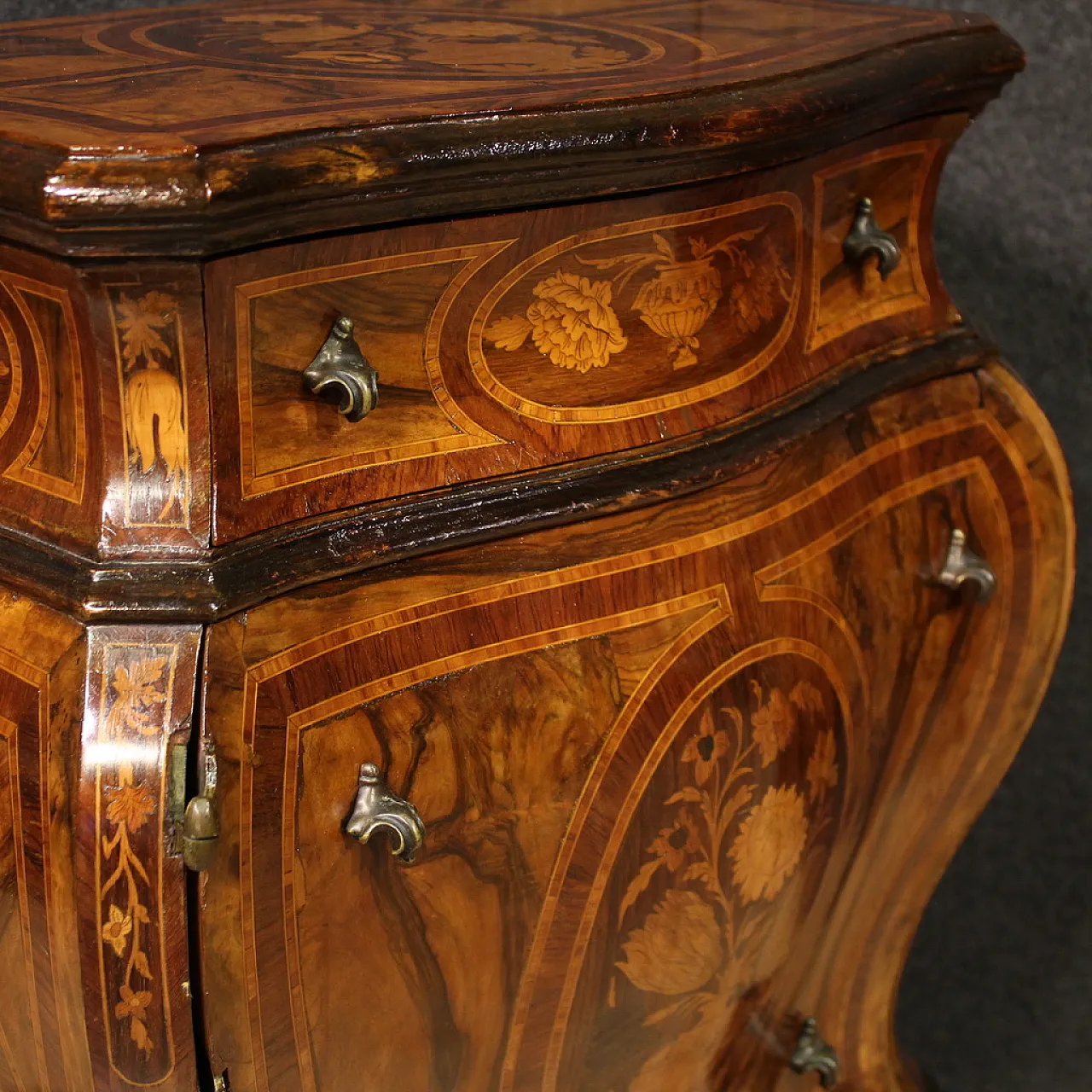 Coppia di comodini lombardi intarsiati in stile Luigi XV, '900 5