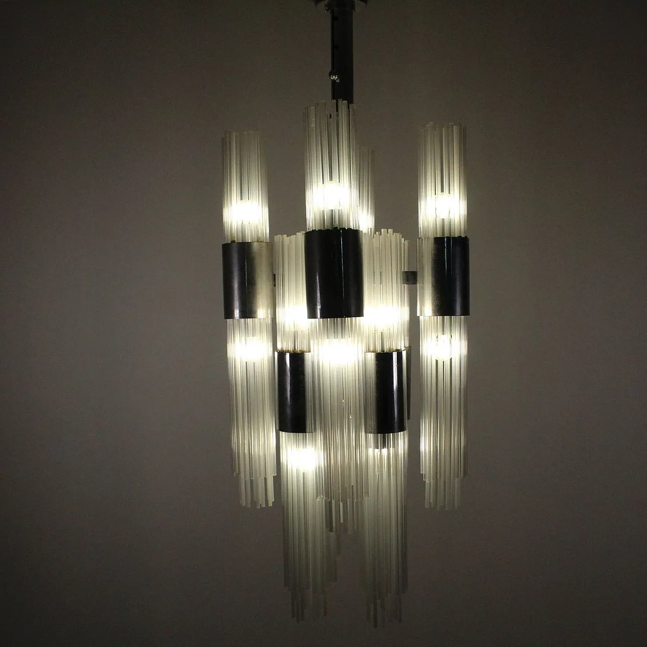 Lampadario con aste in vetro e struttura in acciaio, 1970 1