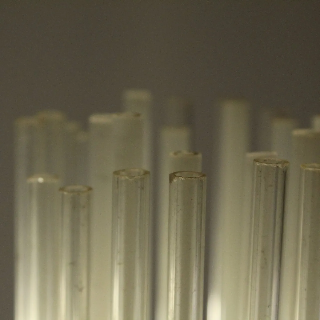 Lampadario con aste in vetro e struttura in acciaio, 1970 16