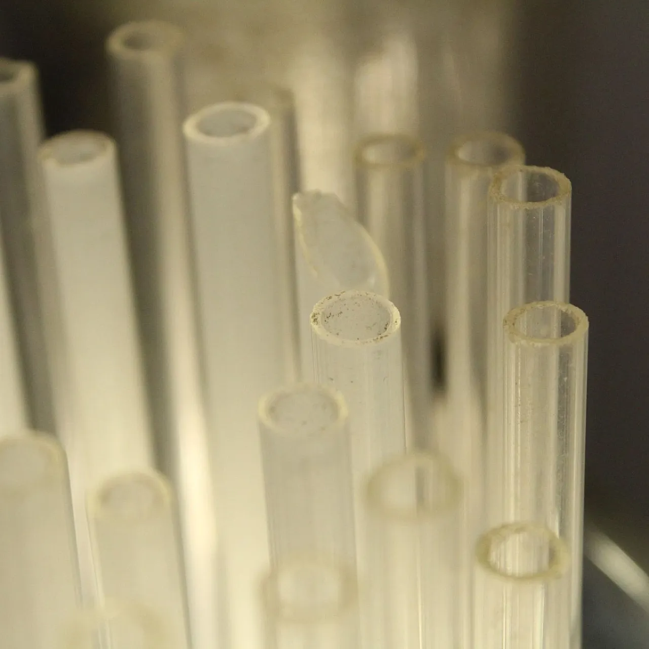 Lampadario con aste in vetro e struttura in acciaio, 1970 20